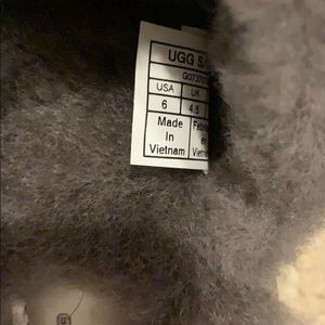 Women’s size 6 UGG slippers.